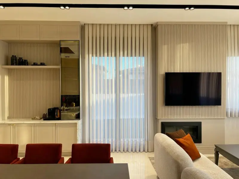 پرده ساده و روشن مناسب خانههای کوچک مدرن
