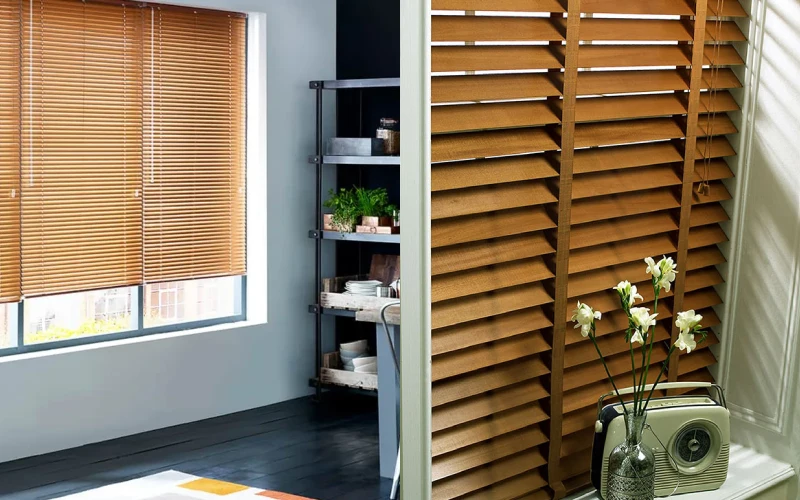 پرده کرکره چوبی یا فلزی؟ بررسی مزایا و معایب هر دو مدل