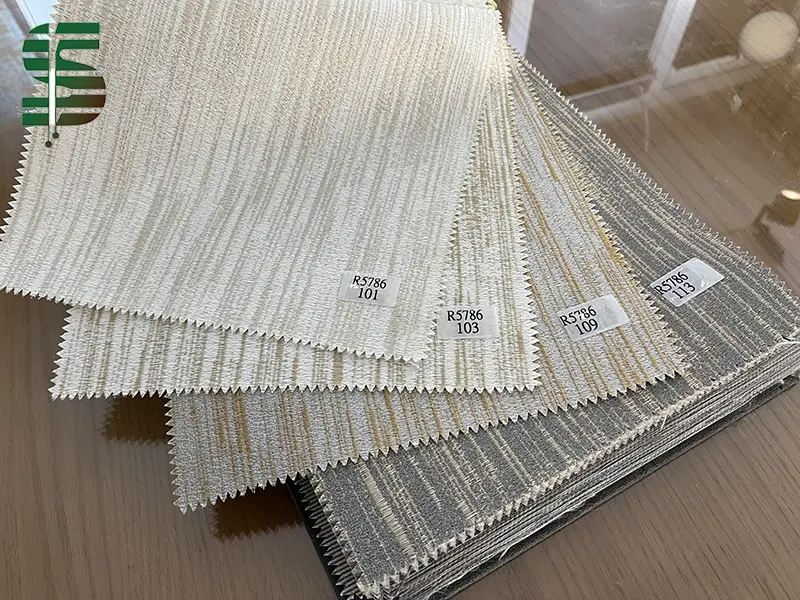 تصویر واقعی پرده رومن شید کد 5786 طرح خطوط در 4 رنگ