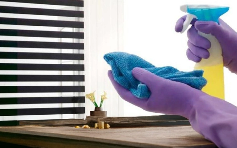 بهترین روش شستن پرده زبرا با شامپو فرش و برس نرم