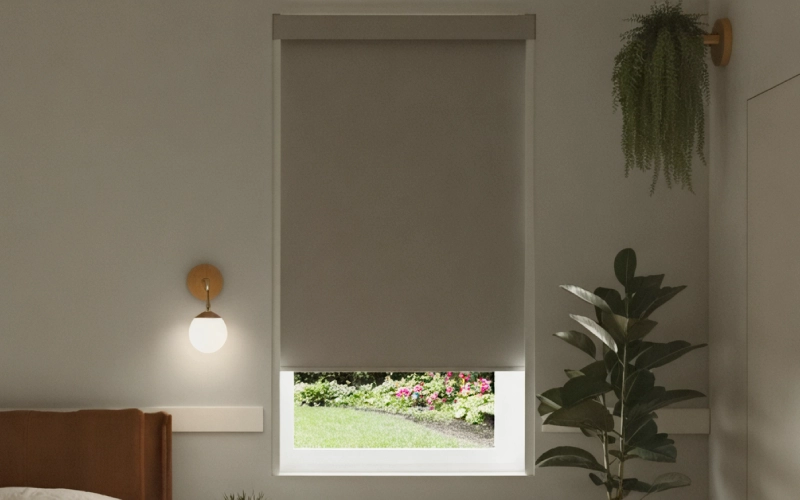 پرده بلک اوت رنگ روشن هماهنگ با دکوراسیون مدرن و مینیمال