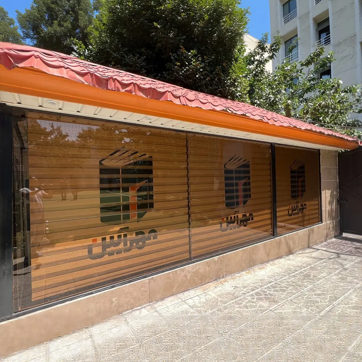 نمونه اجرا شده چاپ عکس بر روی پرده زبرا