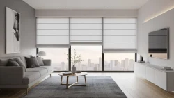 اتاق نشیمن مدرن با پرده رومن کاملاً جمع شده و فضای اشغال شده کم