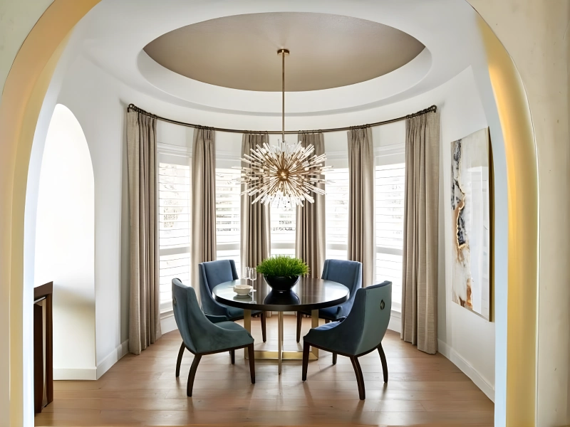 پرده پارچهای زیبا برای پنجره قوس دار