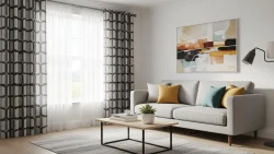 اتاق نشیمن با پرده پانچ چاپی و نور طبیعی از پنجره بزرگ