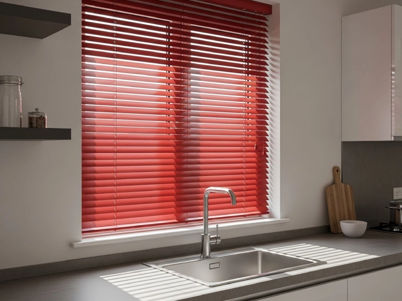 پرده کرکره فلزی برای پنجره بالای سینک آشپزخانه